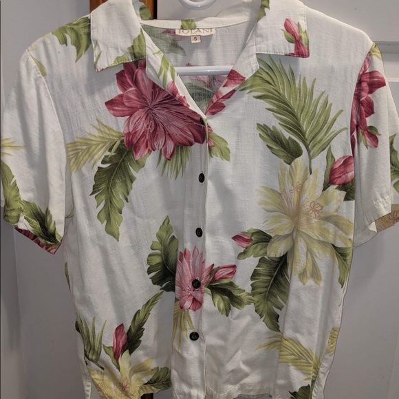 ~SOLD ON MERCARI~ Cute Floral Button-Up - Picture 1 of 3